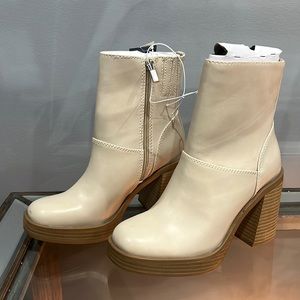 Cream boots nwt & memory foam insole!